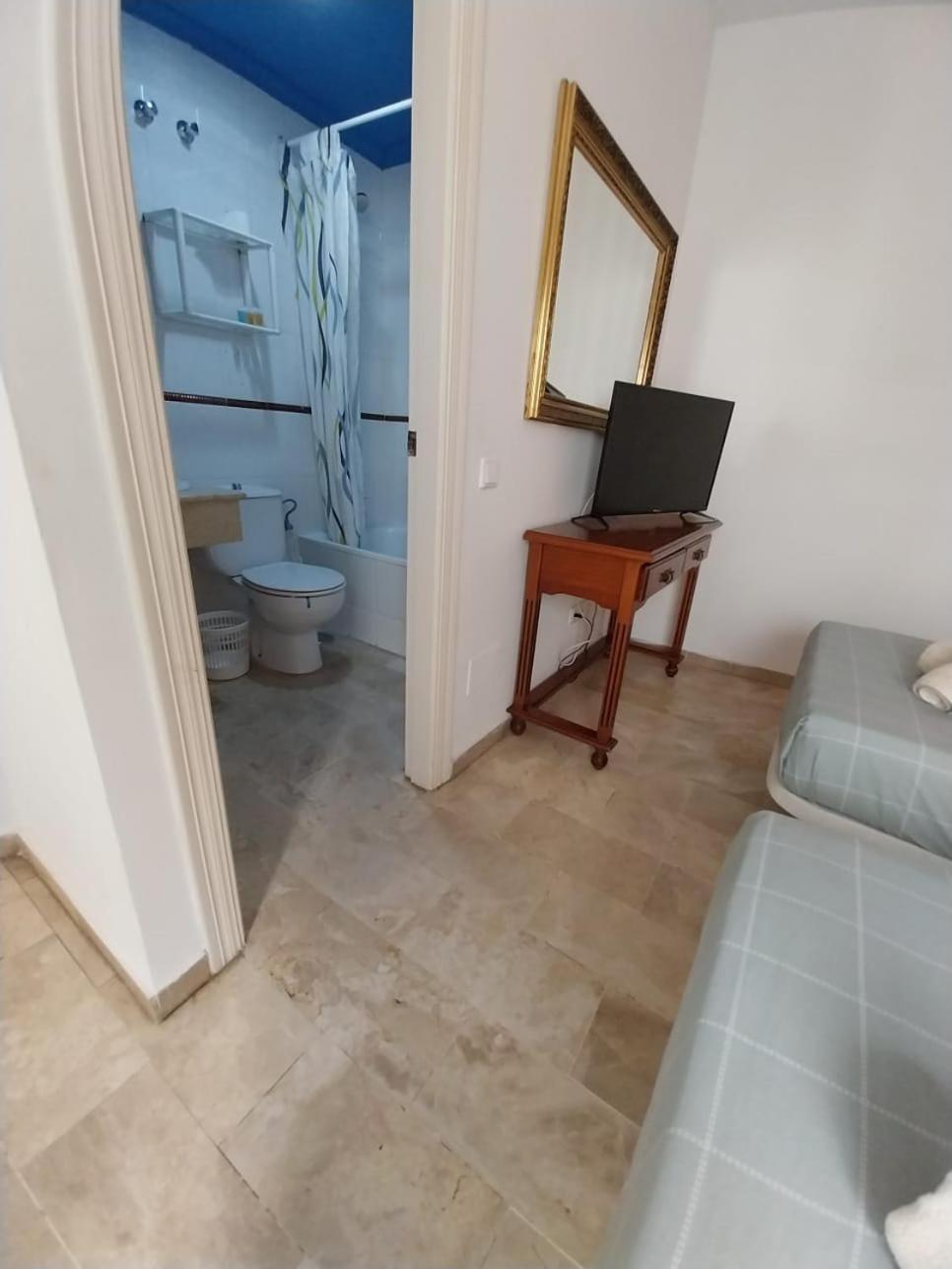 Hostal Montys Nerja Exterior foto