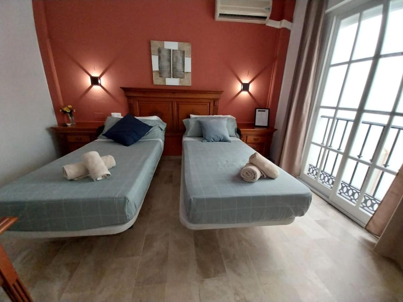 Hostal Montys Nerja Exterior foto