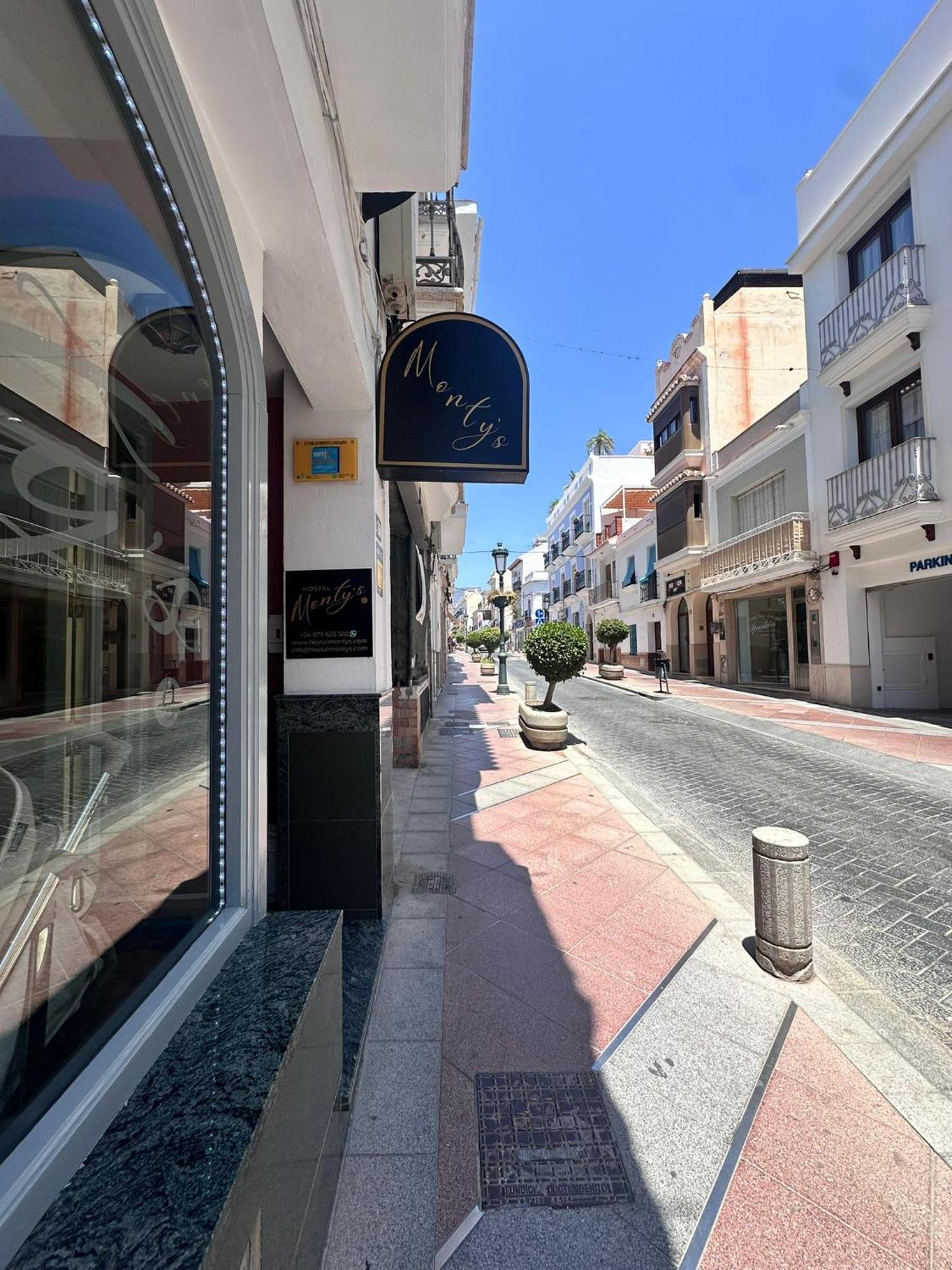 Hostal Montys Nerja Exterior foto
